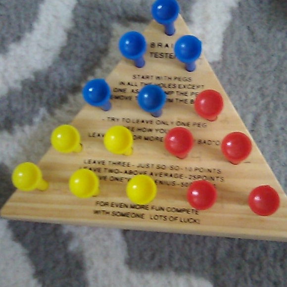 Neato peg game - Picture 3 of 7